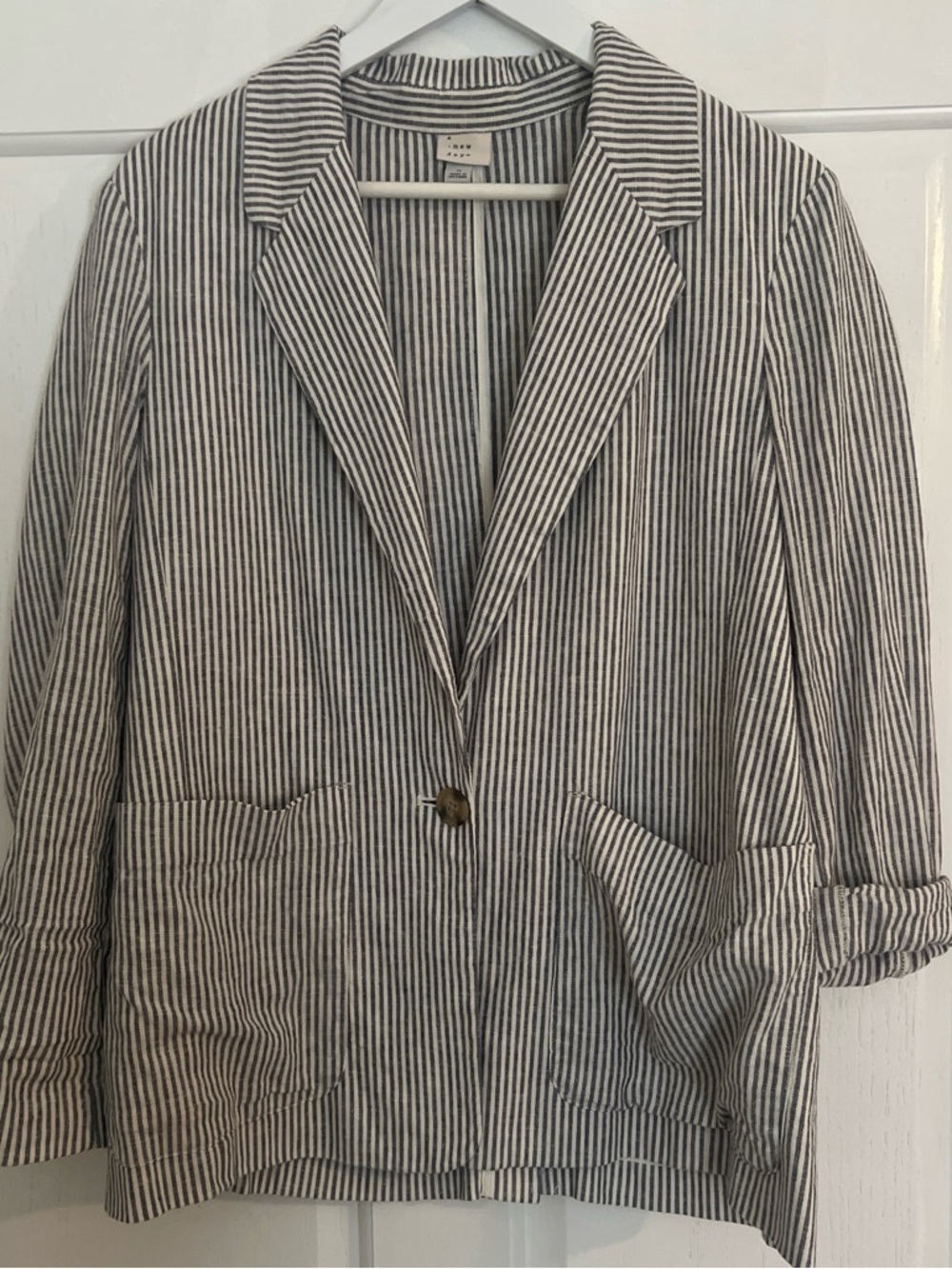 Striped Single-Button Blazer - Neutral Gray/White